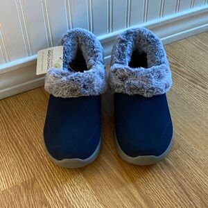 NWT Skechers Go Lounge slippers